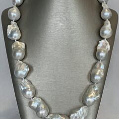 42735 White FWP Baroque Pearl Necklace A IMG_9051
