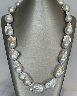 42735 White FWP Baroque Pearl Necklace A IMG_9051