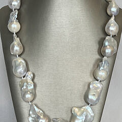 42737 Baroque Pearl Necklace A IMG_9038
