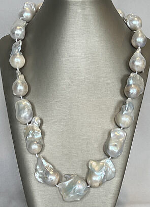 42737 Baroque Pearl Necklace A IMG_9038