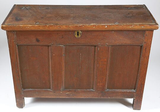 42947 English Oak Coffer A IMG_0107 2
