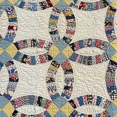 Double Wedding Ring Patchwork Quilt, circa 1930s