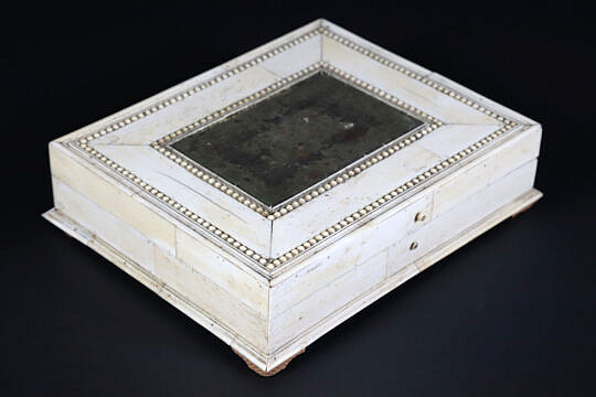 4-3108 French Bone Game Box A 9945_2 JPG