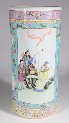 Vintage Chinese Famille Rose Porcelain Umbrella Stand,