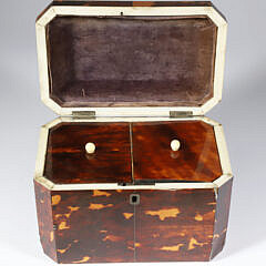 British Regency Antique Tortoiseshell Double Compartment Tea Caddy, early 19th Century