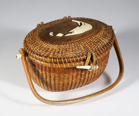 2-5569 Bea and Helen The Wooden Jug Nantucket Cocktail Basket with Carved Nantucket on Lid A 0049 JPG