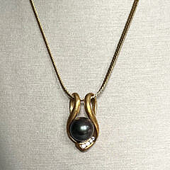 Vintage 18k Gold, Diamond and Black Pearl Pendant on Gold Chain