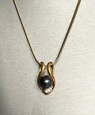 Vintage 18k Gold, Diamond and Black Pearl Pendant on Gold Chain