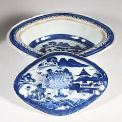 Canton Diminutive Covered Vegetable Dish 19th Century