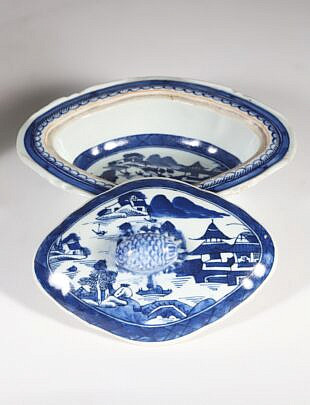 Canton Diminutive Covered Vegetable Dish 19th Century