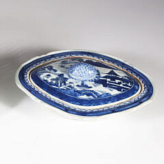 Canton Diminutive Covered Vegetable Dish, 19th Century