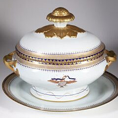 Mottahedeh Lowestoft "Eagle" Covered Soup Tureen and Underplate