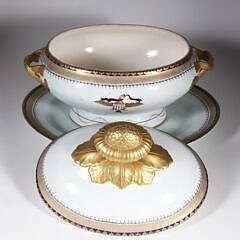 Mottahedeh Lowestoft “Eagle” Covered Soup Tureen and Underplatter