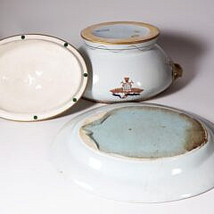 Mottahedeh Lowestoft “Eagle” Covered Soup Tureen and Underplatter