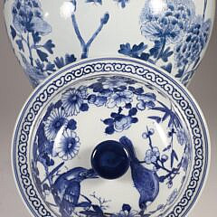 Canton Style Phoenix and Floral Decorated Porcelain Blue and White Covered Temple Jar