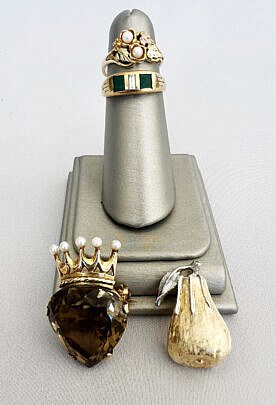 43-5570 Two Pendants Two Rings A IMG_0122