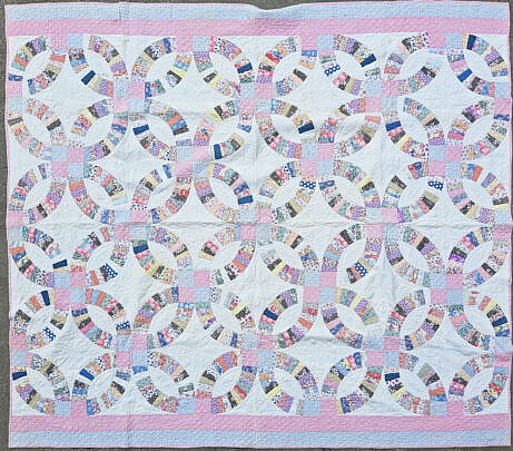 43082 Vintage Double Wedding Ring Patchwork Quilt A_111402