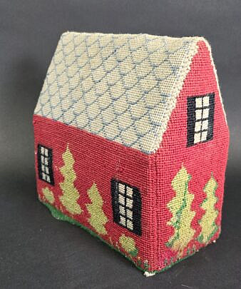 4511-955 Erica Wilson Needlepoint House A