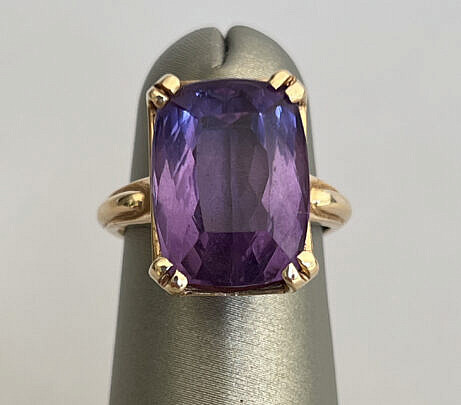 55-5570 Cushion Cut Amethyst Ring A IMG_0127