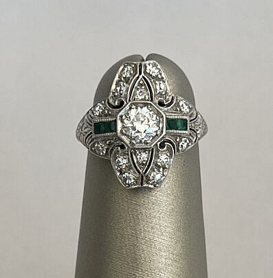 57-5570 Ladys Emerald Diamond Ring A IMG_0113