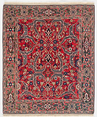 Serapi Style Oriental Carpet