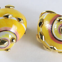18k Yellow Gold Trianon Shell Earrings