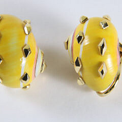 18k Yellow Gold Trianon Shell Earrings
