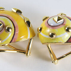 18k Yellow Gold Trianon Shell Earrings