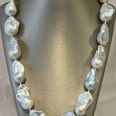 42736 White FWP Baroque Necklace A IMG_0732