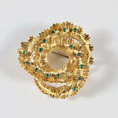 18K Gold and Emerald Brooch Set with 15 Small Emeralds Stamped 18K Italy