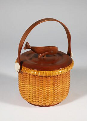 Ben Spychalski Small Small Round Swing Handle Nantucket Basket, with carved whale finial cover, signed upon the base "Querincia Nantucket, MA Ben Spychalski, 2006"