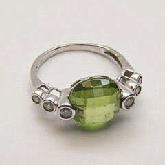 Vintage 14K White Gold Faceted Peridot and Dimond Ladies Cocktail Ring Size 7