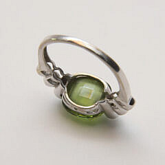 Vintage 14K White Gold Faceted Peridot and Diamond Ladies Cocktail Ring