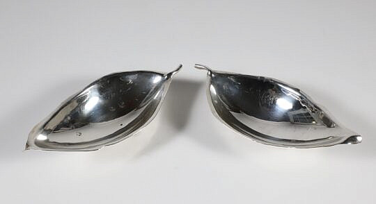 Pair of Sciarrotta Sterling Silver Leaf Dishes, Alfredo Sciarrotta (1907-1985), Newport, Rhode Island 