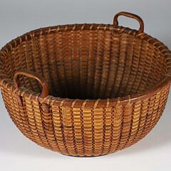 Round Nantucket Sewing Basket with Heart Carved Handles, Early 20th Century, incised concentric circles on interior of base