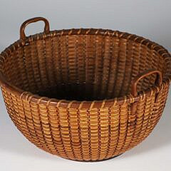 Round Nantucket Sewing Basket with Heart Carved Handles, early 20th Century