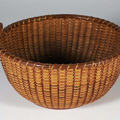 Round Nantucket Sewing Basket with Heart Carved Handles, early 20th Century