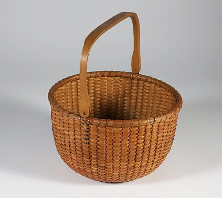 Sherwin Boyer (1907-1964) Round Swing Nantucket Basket, with signature stamp and paper label on base