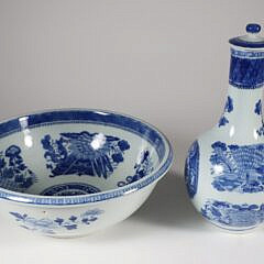Fine Blue and White Fitzhugh Porcelain Water Bottle and Basin, 18th Century