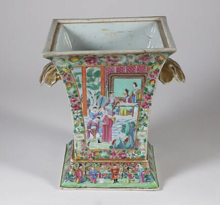 Chinese Export Famille Rose Porcelain Bough Pot, early 19th Century