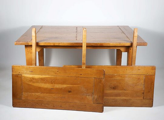 Modern Hepplewhite Style Extension Leaf Dining Table
