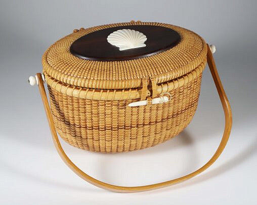 Donna Cifranic Nantucket Friendship Basket with Carved Scallop Shell on Ebony Lid