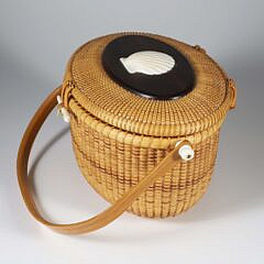 Donna Cifranic Nantucket Friendship Basket with Carved Scallop Shell on Ebony Lid