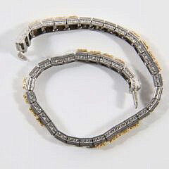 Platinum and 22k Gold Diamond Line Bracelet, set with 20 Round Brilliant Cut Diamonds, 2.00cts