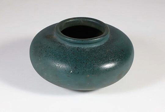 Grueby Dark Green Glazed Pottery Bowl, circa 1895-1910