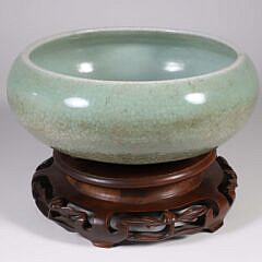 "Lonquan" Celedon Crackle Glazed Tripod Censer, Qing Dynasty