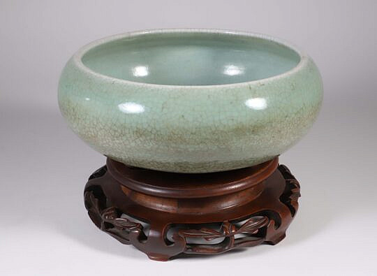 "Lonquan" Celedon Crackle Glazed Tripod Censer, Qing Dynasty