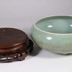 “Lonquan” Celedon Crackle Glazed Tripod Censer, Qing Dynasty