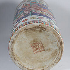 Imari Decorated Porcelain Umbrella Stand in a Tobacco Leaf Design