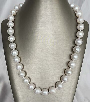 43279 White FW Pearl Necklace A IMG_1024
